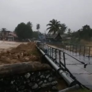 Akses Terputus! Lima Jembatan Putus di Kota Padang Akibat Cuaca Ekstrem
