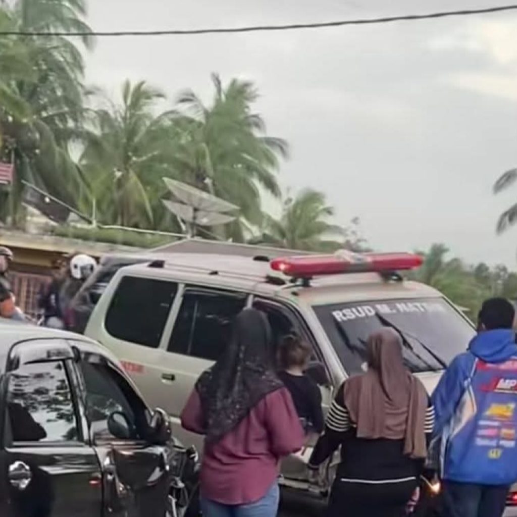 Ambulans RSUD M. Natsir Solok Terlibat Kecelakaan, Pasien Tetap Tiba di RSUP M. Djamil Padang