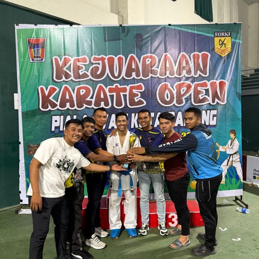 Anggota Brimob Polda Sumbar Raih Juara 1 Karate Open Piala Walikota Padang