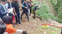 Enam Adegan Janggal, Ibu Bayi di Ngarai Sianok Bukittinggi Tersudut dalam Rekonstruksi Ulang