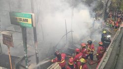 Kebakaran Padang Alai Parak Kopi di Tepi Banjir Kanal