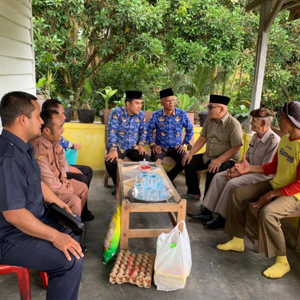 Kunjungan Hangat Bupati Pasaman Barat kepada Veteran di Hari Pahlawan, Apresiasi Sejati Jasa Pahlawan