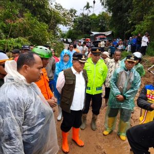 Optimalkan Penanganan Bencana Agam, Bupati Benni Warlis Turun Langsung ke Lokasi Terdampak Banjir dan Longsor