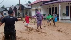 Puluhan Warga Batu Busuk Terjebak Banjir Saat Hujan Deras Melanda Padang