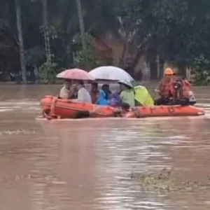 Status Tanggap Darurat Ditetapkan, Ratusan Warga Dievakuasi Akibat Banjir di Padang Pariaman yang Meluas!