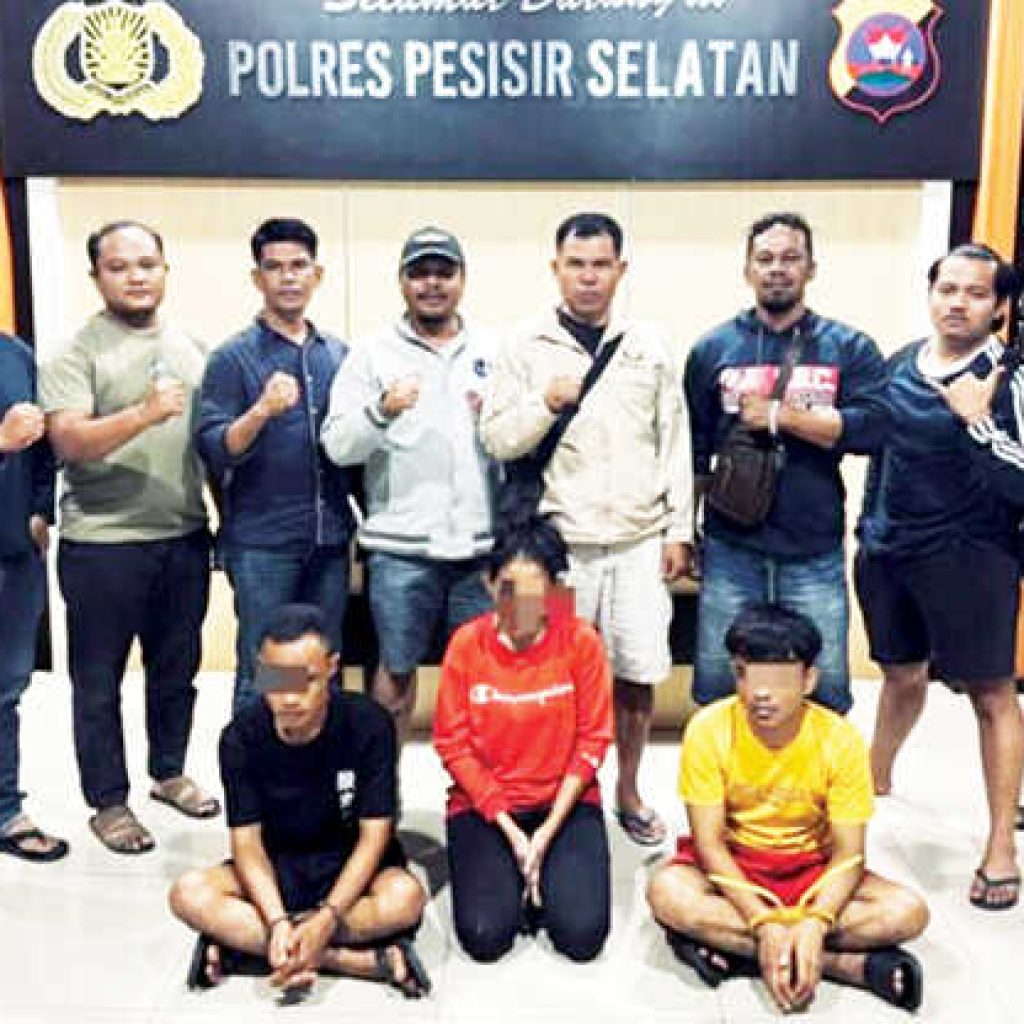 Tiga Tersangka Narkoba Ditangkap di Pesisir Selatan, Puluhan Paket Sabu Siap Edar Disita!