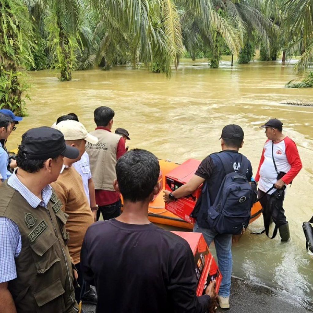 Wakil Bupati Agam Gerak Cepat Tinjau Lokasi dan Salurkan Bantuan Darurat Bencana di Ampek Nagari!