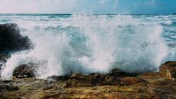 Waspada! Gelombang Setinggi 6 Meter Ancam Perairan Indonesia Akibat Siklon FINA