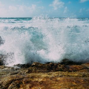 Waspada! Gelombang Setinggi 6 Meter Ancam Perairan Indonesia Akibat Siklon FINA