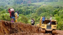 10 Alat Berat Gempur Reruntuhan, Akses Jalan Longsor Humbahas Hampir Tuntas