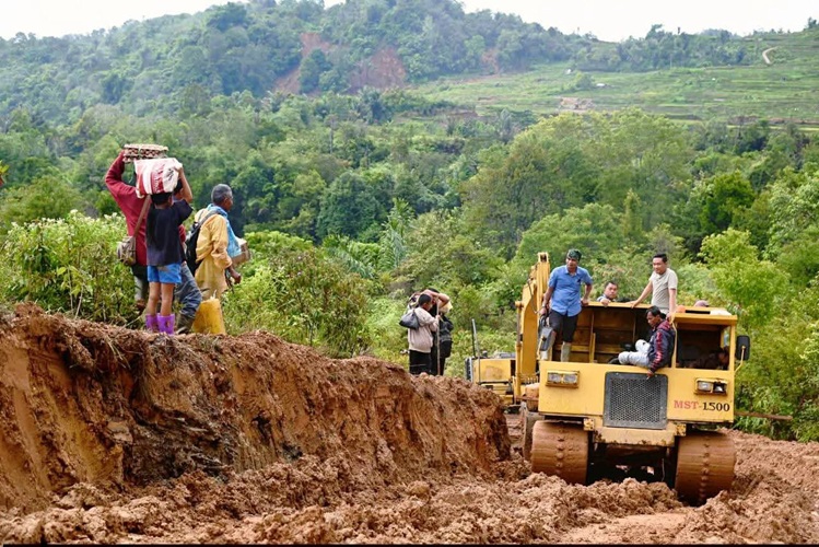 10 Alat Berat Gempur Reruntuhan, Akses Jalan Longsor Humbahas Hampir Tuntas
