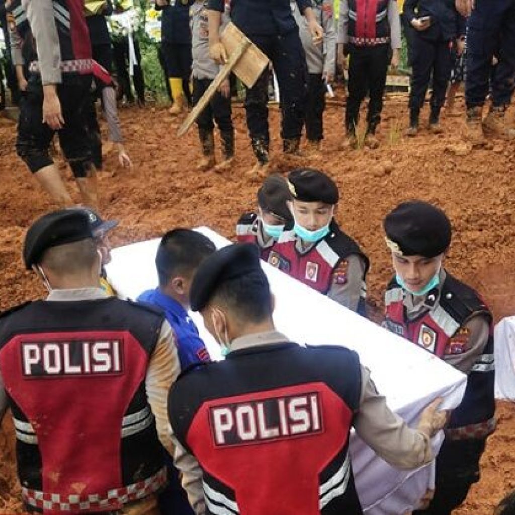 24 Jenazah Korban Banjir Bandang Dimakamkan Tanpa Identitas