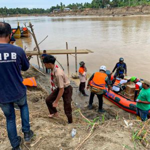 BNPB Buka Layanan Perahu Karet Gratis Tembus Isolasi Banjir Bireuen Tanpa Biaya