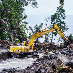 Bupati Eka Putra Turunkan Alat Berat Tambahan, Normalisasi Sungai Muaro Samuik Dipercepat