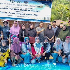 Forum Anak Nagari Kel. Mata Air Kec. Padang Selatan bersama Yayasan Islam Ilyas Aminah Salurkan Bantuan Longsor dan Air Bah di Kecamatan Kuranji, Kota Padang