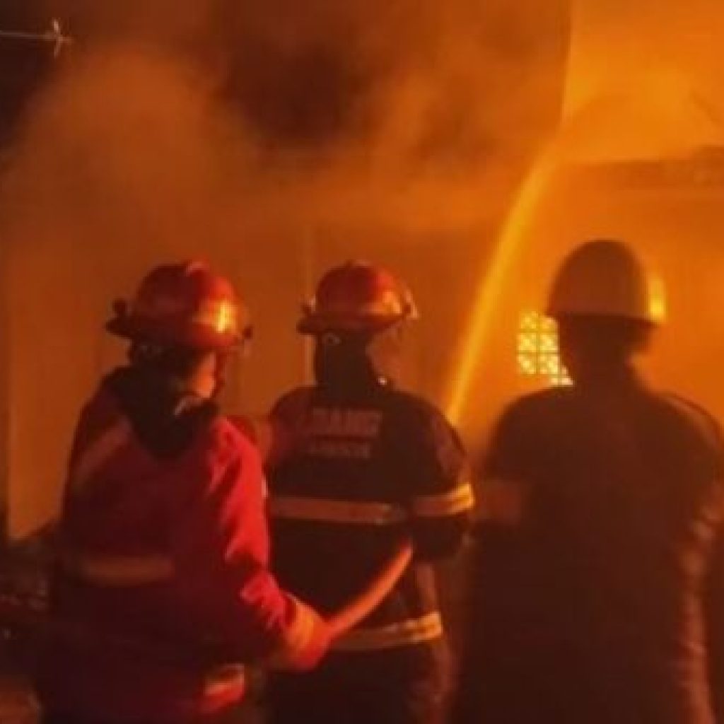 Kebakaran Toko Plastik Lubuk Begalung Kota Padang Hanguskan Aset Senilai 1,5 Miliar Rupiah