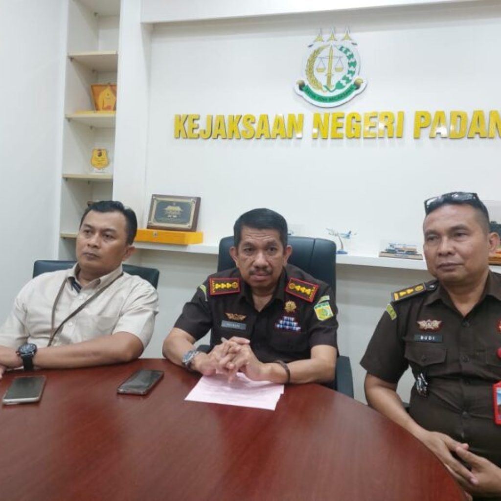 Kejari Padang Tetapkan Tiga Tersangka Kasus Korupsi Bank BUMN Senilai 34 Miliar