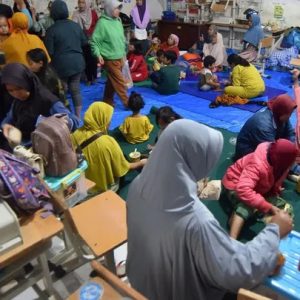 Peningkatan Kasus Demam Pasca Banjir Sumatra, Kemenkes Kirim Bantuan Medis Ekstra