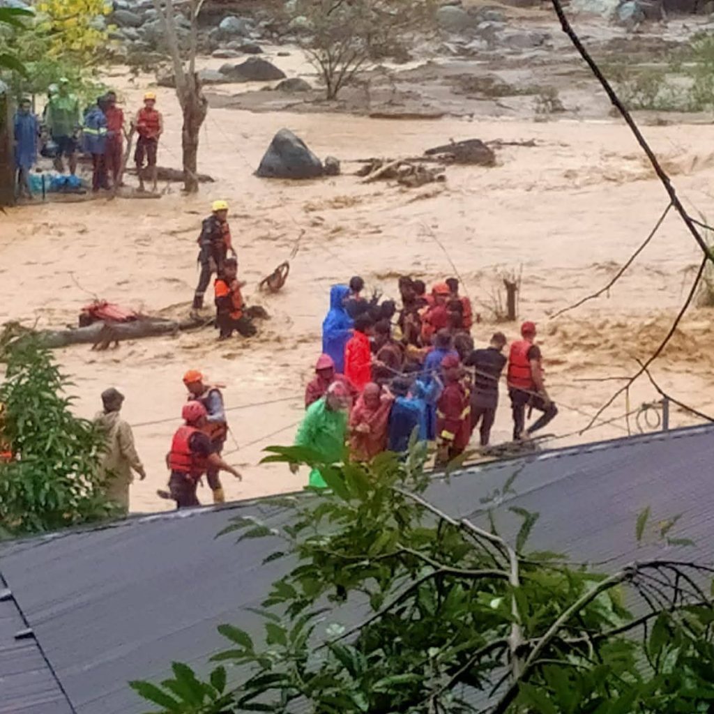 Puluhan Warga Padang Terpaksa Mengungsi! Banjir Besar Kepung Nanggalo dan Pauh Usai Hujan Deras Semalaman