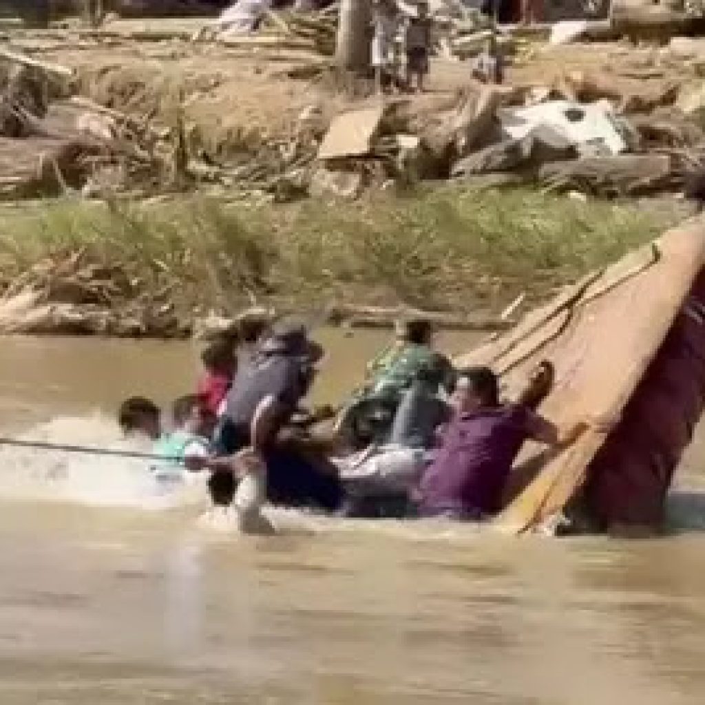 Rakit Terbalik Saat Tinjau Bencana, Wagub Aceh Nyaris Tenggelam