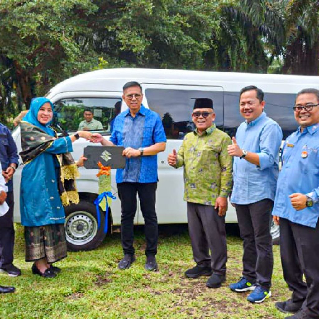 SMA Negeri 2 Kinali Terima Bus Operasional Baru dan Bupati Yulianto Minta Sekolah Manfaatkan Secara Optimal