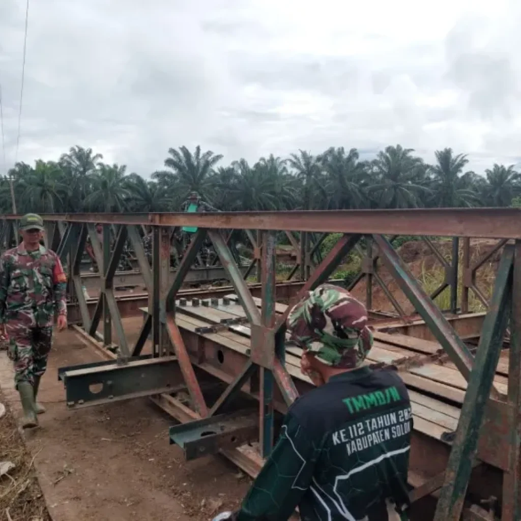 TNI Kebut Empat Jembatan Bailey di Sumbar