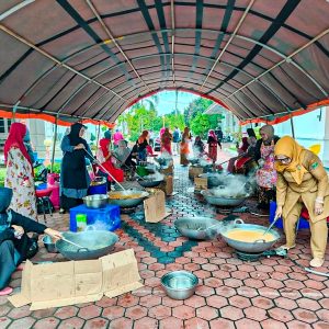 TP PKK Sumbar Galang Dana Bencana! Program “Marandang untuk Sumatera” Sukses Hasilkan Ratusan Kilogram Rendang