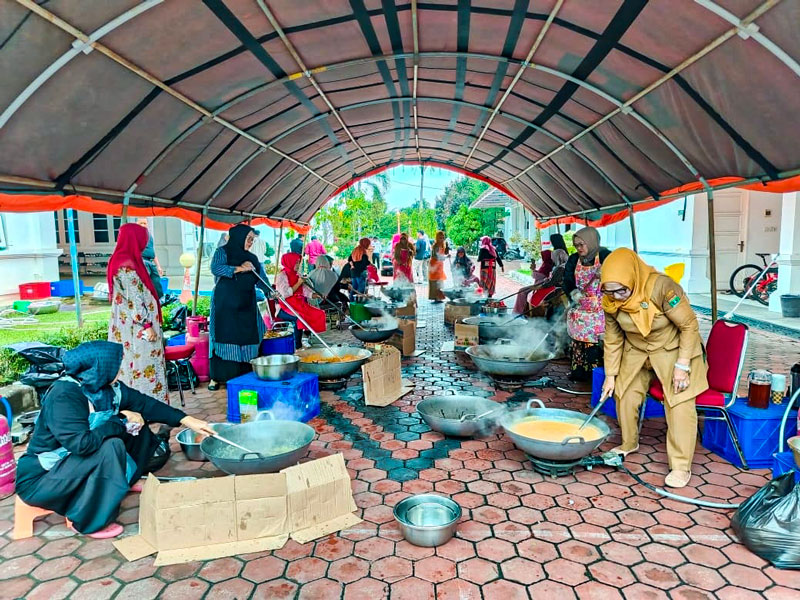 TP PKK Sumbar Galang Dana Bencana Program, Marandang untuk Sumatera, Sukses Hasilkan Ratusan Kilogram Rendang