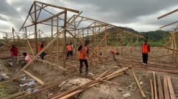 Target Dua Pekan Selesai Pemerintah Kebut 100 Huntara Mandiri di Padang