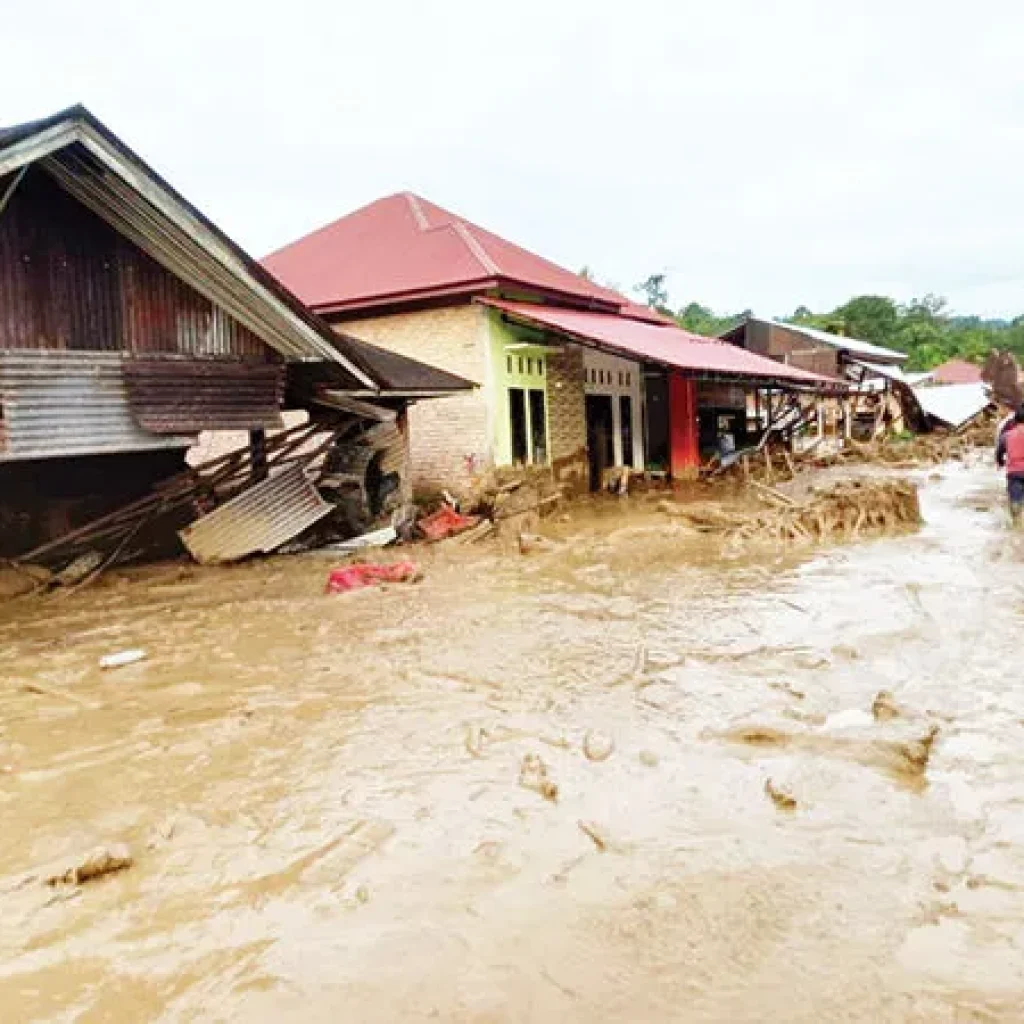 Tim SAR Dihadang Tantangan Berat dalam Pencarian Korban Banjir Bandang Agam