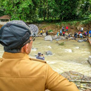 Tinjau Masyarakat di Subarang Luak, Tanah Datar, Bupati Eka Putra: Tidak Ada Lagi Daerah Terisolir