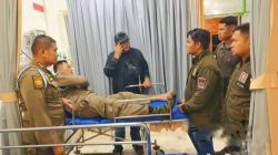 Anggota Satpol PP Padang Patah Kaki Ditabrak Motor Saat Hadapi Massa Anarkis