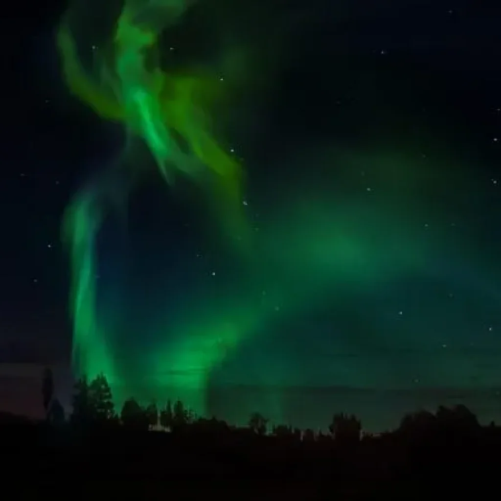 Cahaya Mirip Aurora Padang Bikin Heboh, BMKG Ungkap Fakta Ilmiahnya