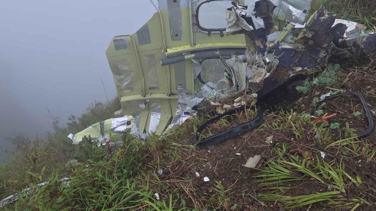 Evakuasi Pesawat ATR 42-500 Bulusaraung Terhambat Cuaca Ekstrem, Tim SAR Bertahan di Puncak