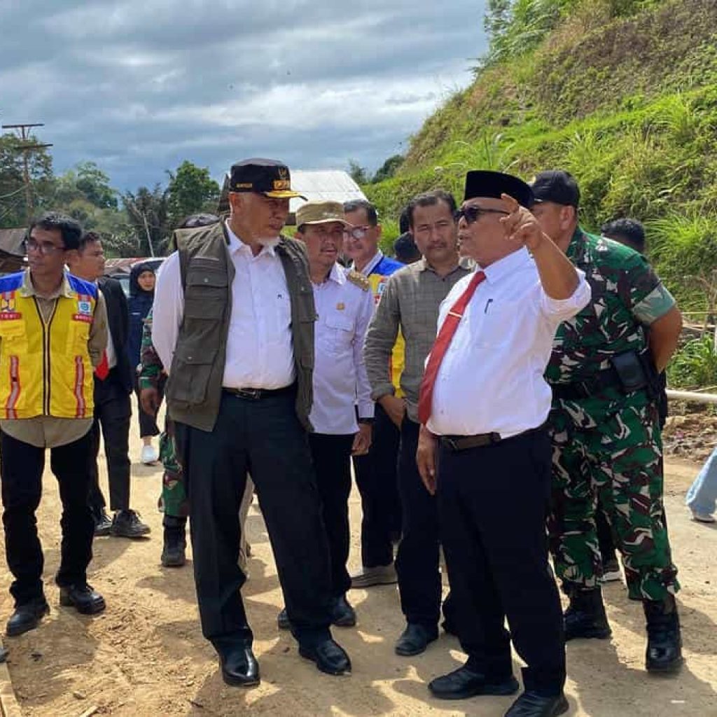 Gubernur Sumbar Tinjau Relokasi Jalan Simpang Empat–Talamau Demi Keselamatan Warga