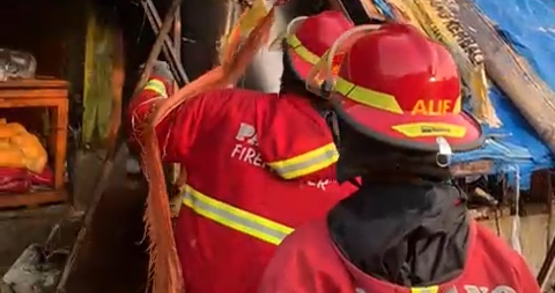 Lapak PMD Pasar Raya Padang Terbakar, Damkar Selamatkan Aset Rp2 Miliar