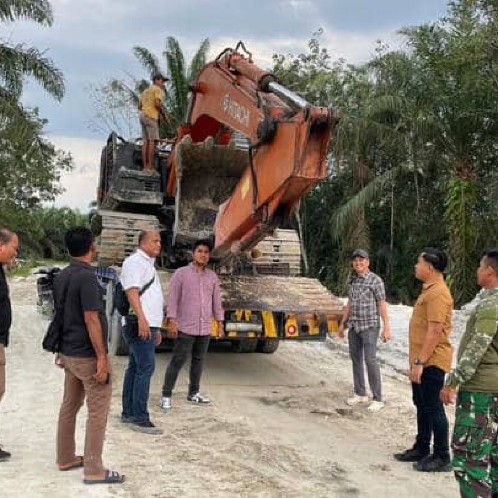 Polisi Gerebek Tambang Ilegal Kampar, Dua Pekerja Diamankan dan Ekskavator Disita