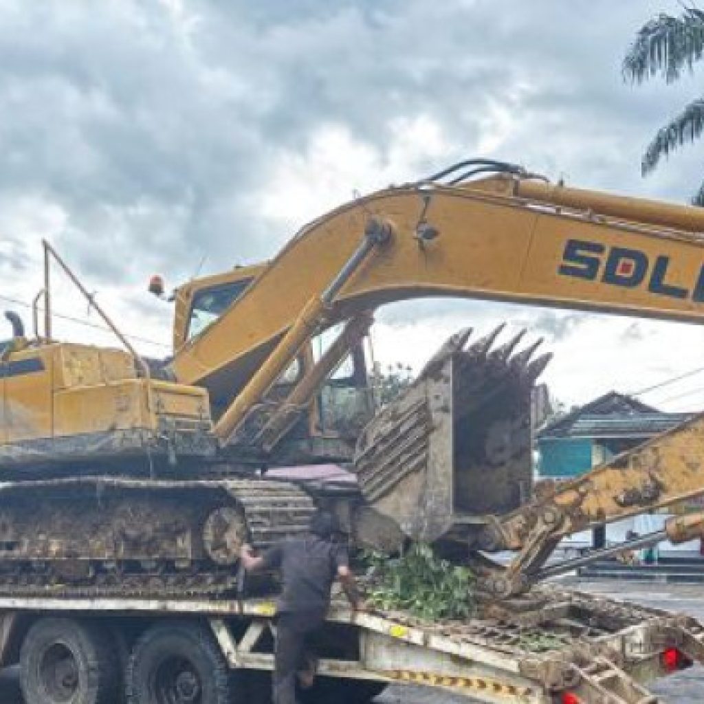 Polres Pasaman Barat Tangkap 8 Penambang Emas Ilegal dan Sita Eskavator di Talamau