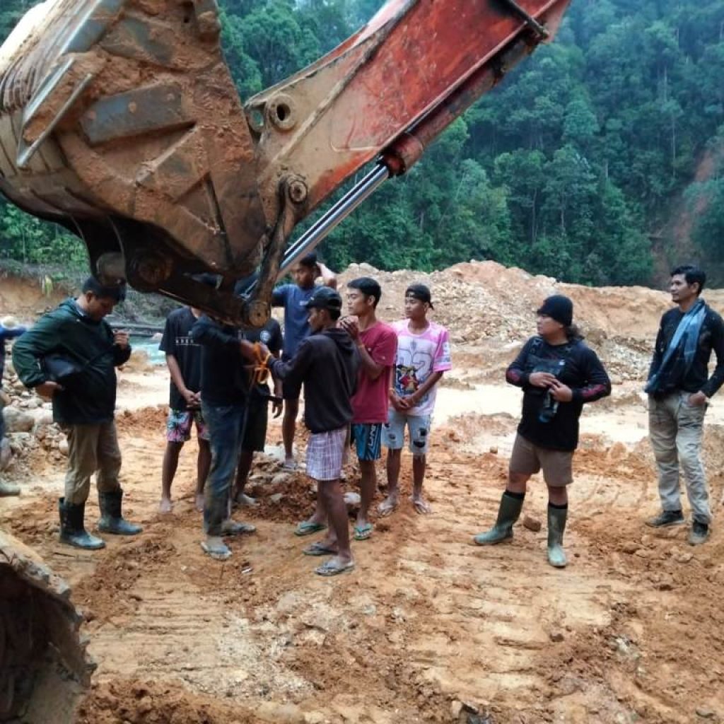 Tambang Emas Ilegal Sijunjung Digerebek Polisi 7 Orang Ditangkap Saat Beraksi Malam Hari