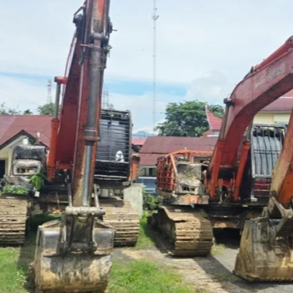 Tambang Emas Ilegal Sijunjung Digerebek Subuh, Polisi Tangkap 7 Pelaku dan Sita 2 Ekskavator