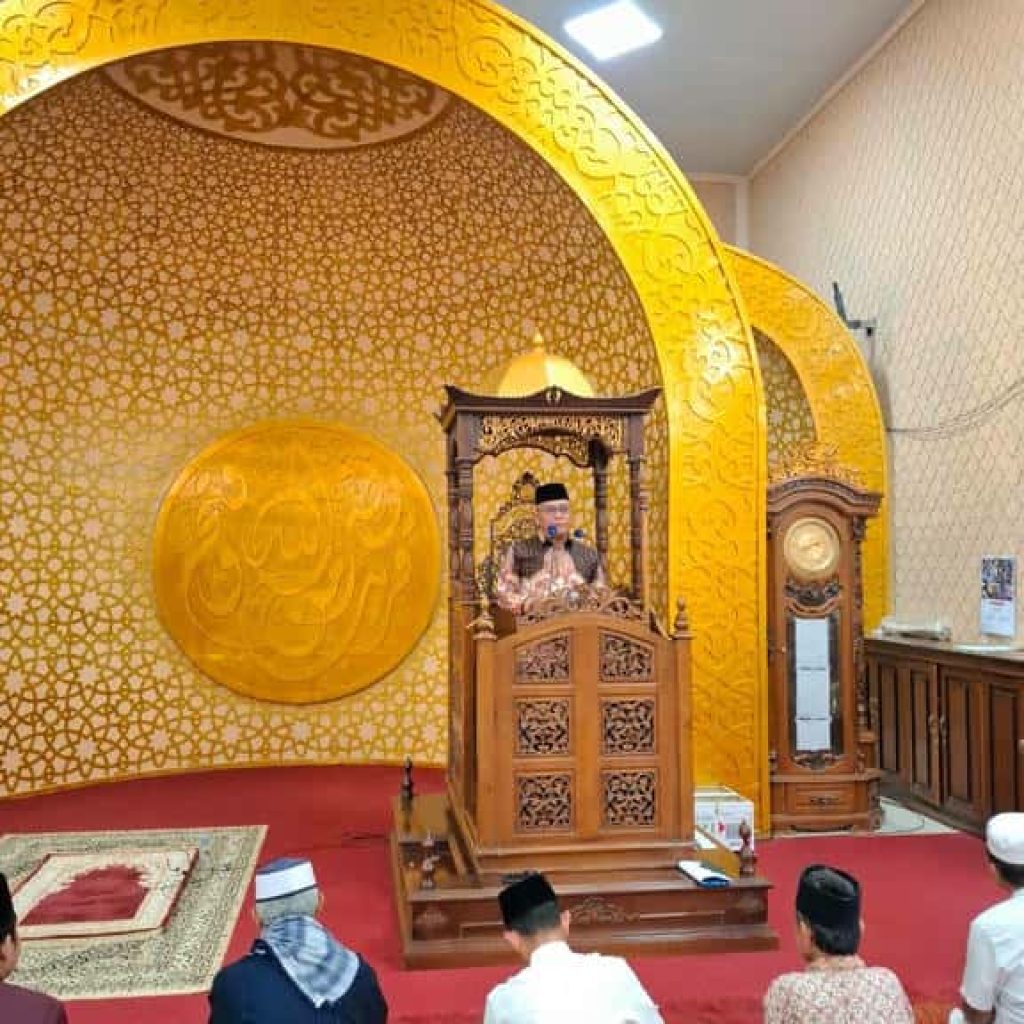 Bupati Yulianto Ajak Warga Pasaman Barat Perkuat Ibadah pada Tarawih Perdana Ramadan 1447 H