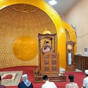 Bupati Yulianto Ajak Warga Pasaman Barat Perkuat Ibadah pada Tarawih Perdana Ramadan 1447 H