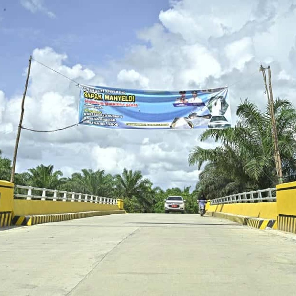 Gubernur Mahyeldi Resmikan Tiga Jembatan Strategis Menuju Pelabuhan Teluk Tapang