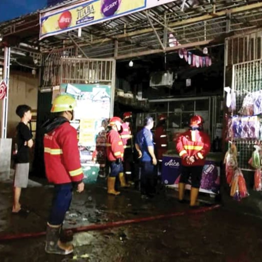 Warga Padang Heboh Akibat Kebakaran Hebat Diduga Rugikan Minimarket Raifan Mart Puluhan Juta Rupiah