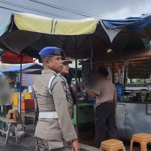 Satpol PP Padang Tertibkan PKL Pasar Raya demi Kelancaran Lalu Lintas dan Keselamatan Warga