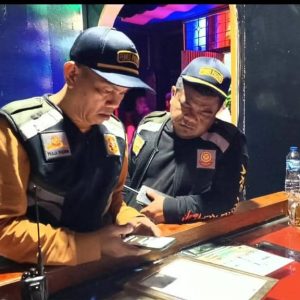 Satpol PP Padang Bubarkan 4 Tempat Hiburan Malam, 14 Wanita Diduga LC Diamankan