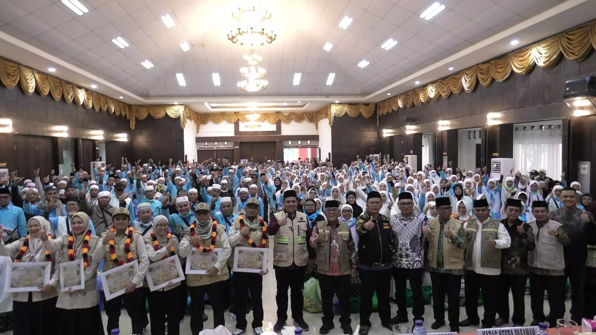 193 Jamaah Haji Pasaman Barat Tiba di Tanah Air, Bupati Yulianto Sambut Langsung di BIM