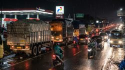 Antrean Truk di SPBU Makan Badan Jalan, Siapa Bertanggung Jawab atas Keselamatan Pengguna Jalan?