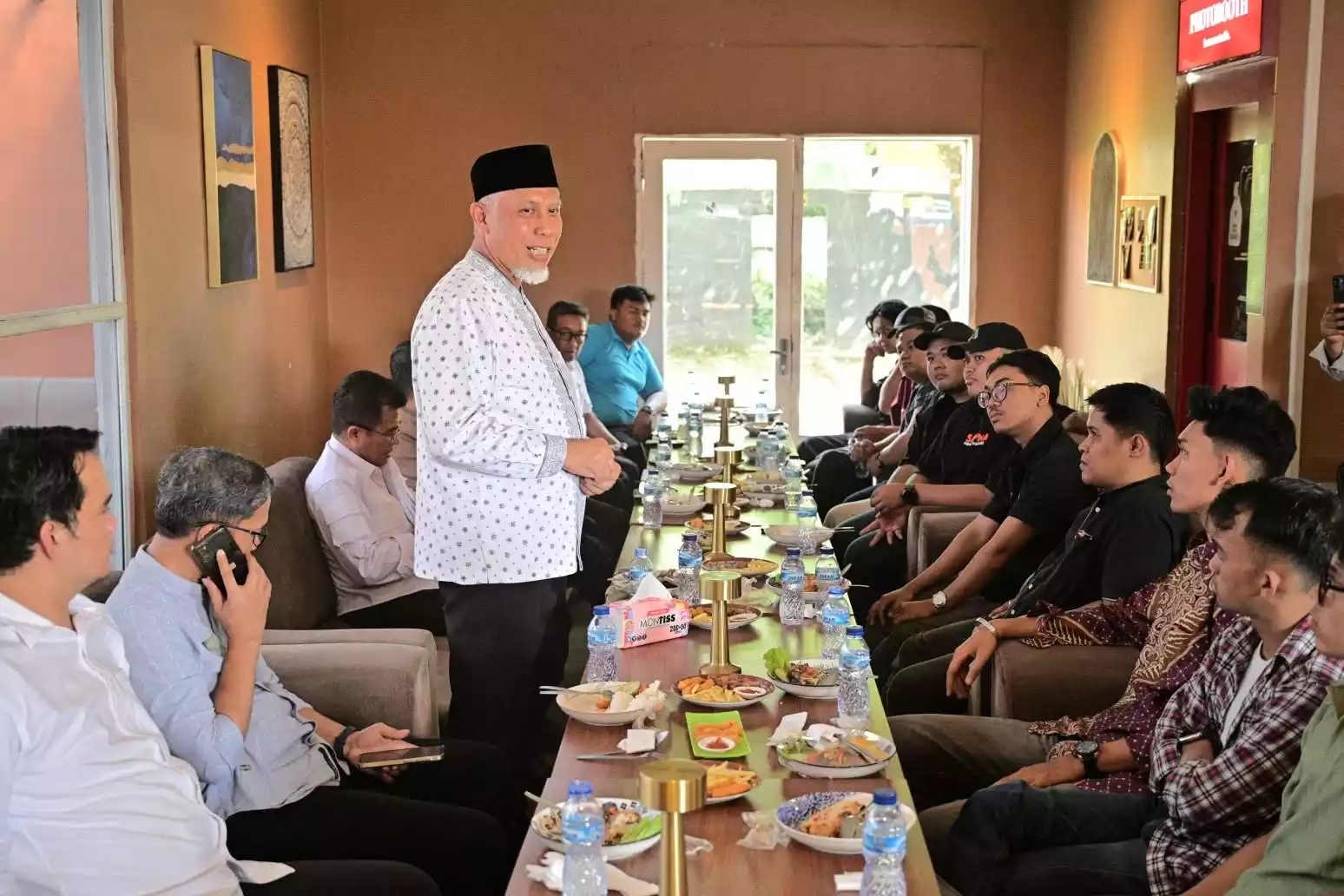 Dialog Bersama Aktivis, Mahyeldi Ungkap Cara Menuntaskan Persoalan Daerah Sampai ke Akar