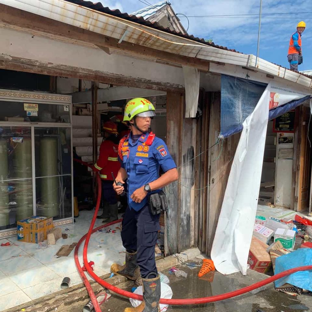Kebakaran Rumah dan Depot Air di Alai Parak Kopi Padang Sebabkan Kerugian Rp800 Juta
